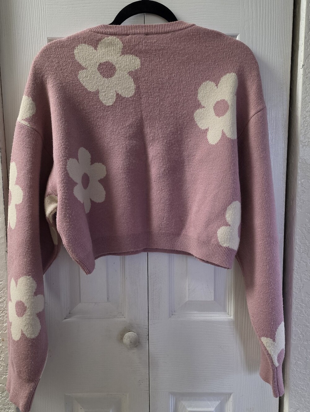 Le Lis Pink Floral Cropped Crewneck Sweater L - Picture 2 of 3